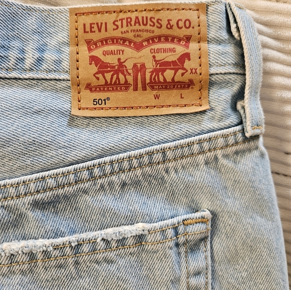Levi's 501's Classic Light Blue Jean Shorts Size 32 - Picture 3 of 11